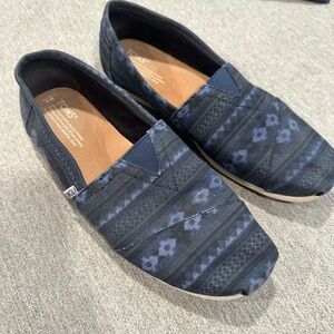 TOMS Men's Navy Patterned Loafers
